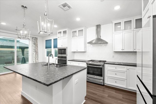 15961 Mavericks Ln, Lathrop, CA 95330