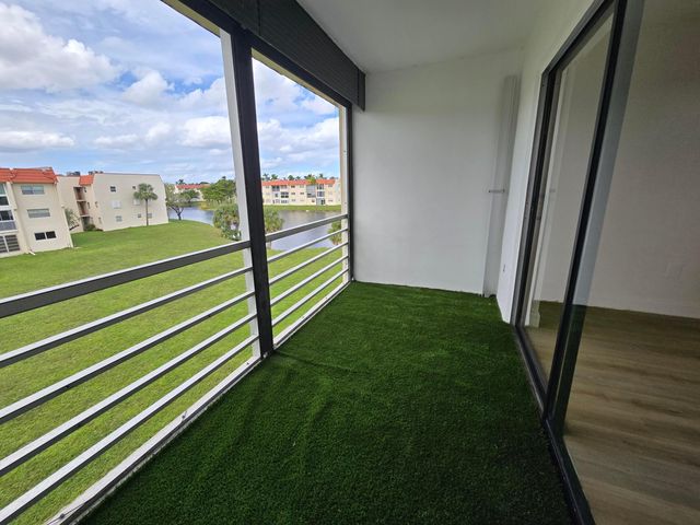 3001 Sunrise Lakes Drive E 303, Sunrise, FL 33322
