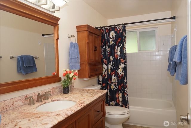 7733 Redstart Drive SE, Olympia, WA 98513
