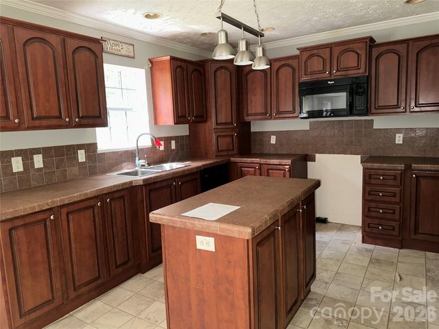 2410 Annwood Court, Newton, NC 28658