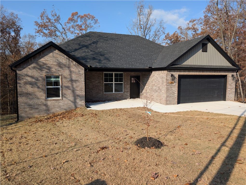 9 Langholm Circle, Bella Vista, AR 72715