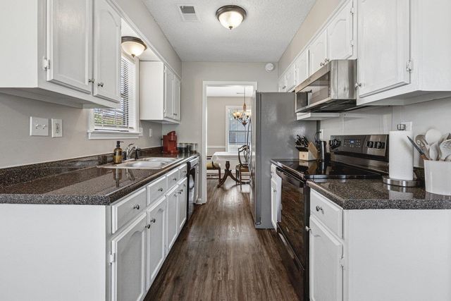 2565 LAKESIDE DR, Memphis, TN 38133