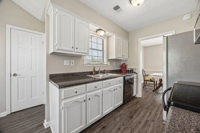 2565 LAKESIDE DR, Memphis, TN 38133