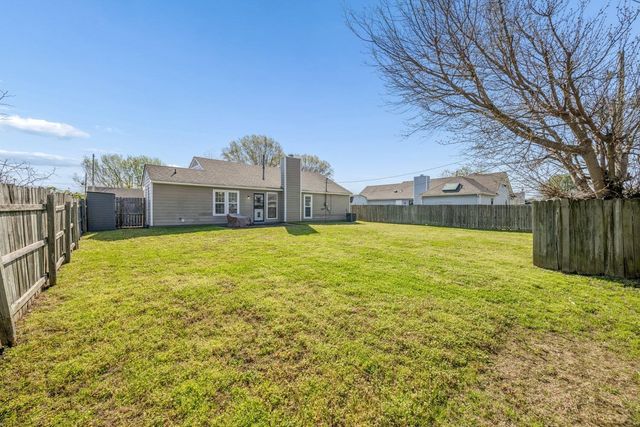 2565 LAKESIDE DR, Memphis, TN 38133