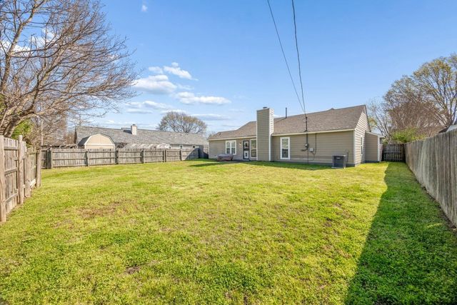 2565 LAKESIDE DR, Memphis, TN 38133