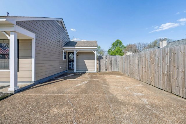 2565 LAKESIDE DR, Memphis, TN 38133