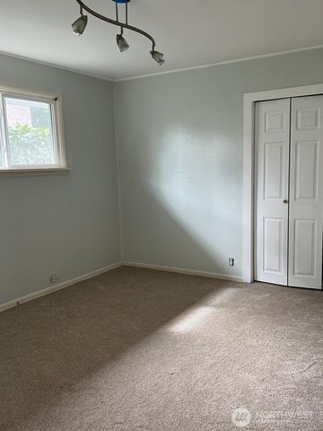 7756 14th Avenue SW, Seattle, WA 98106
