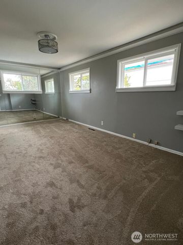 7756 14th Avenue SW, Seattle, WA 98106