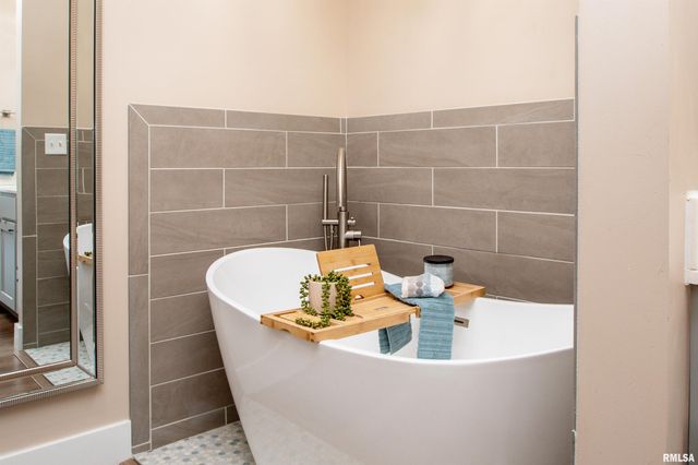 478 GREENFIELD Court, Dahinda, IL 61428