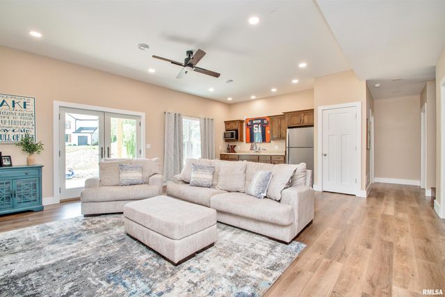 478 GREENFIELD Court, Dahinda, IL 61428