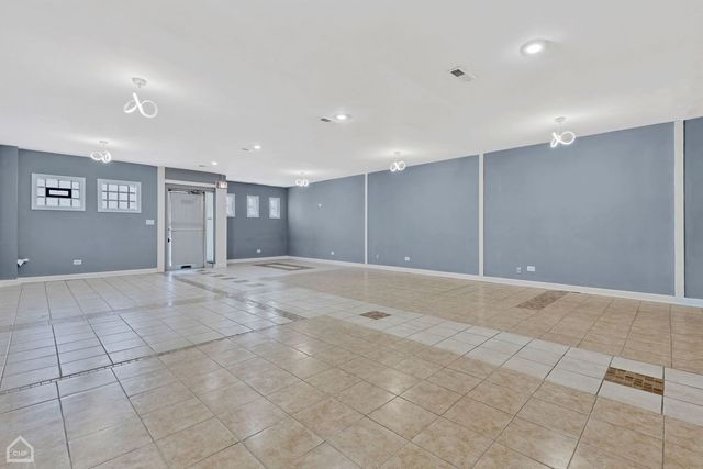 8036 S WESTERN Avenue, Chicago, IL 60620