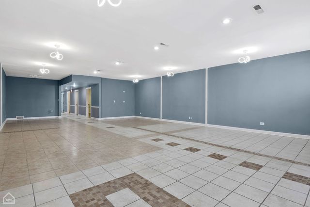 8036 S WESTERN Avenue, Chicago, IL 60620