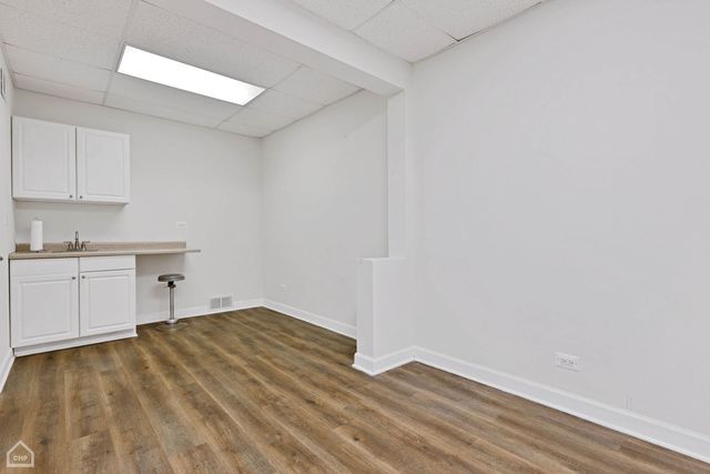 8036 S WESTERN Avenue, Chicago, IL 60620