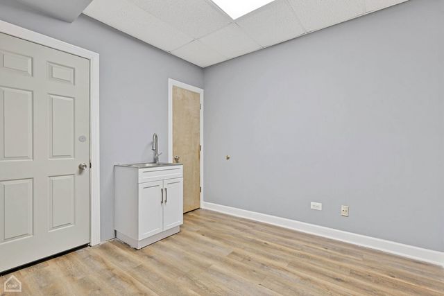 8036 S WESTERN Avenue, Chicago, IL 60620