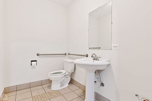 8036 S WESTERN Avenue, Chicago, IL 60620