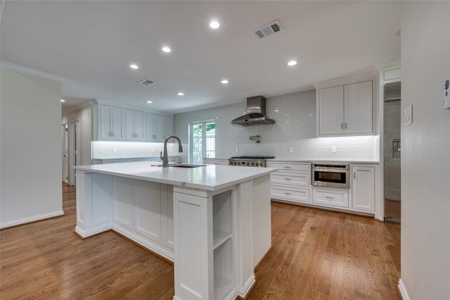 7154 Stonetrail, Dallas, TX 75230