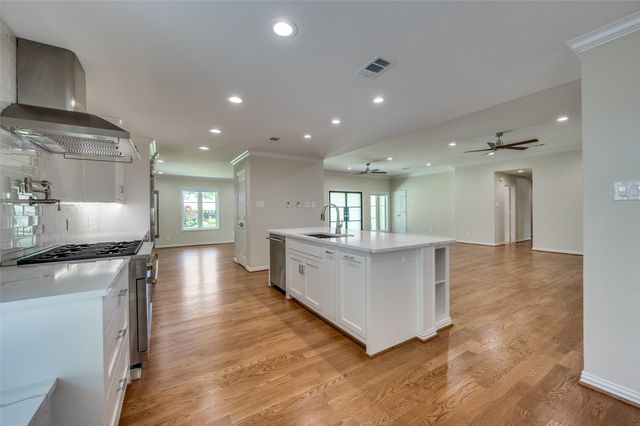 7154 Stonetrail, Dallas, TX 75230