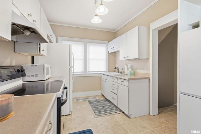 2440 CAREY Avenue, Davenport, IA 52803