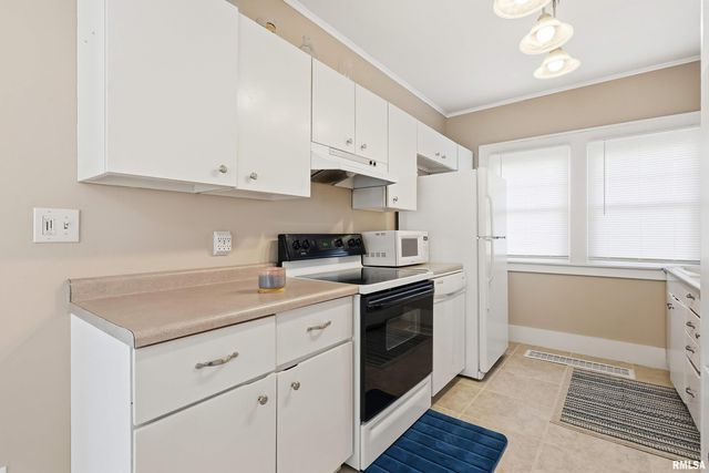 2440 CAREY Avenue, Davenport, IA 52803