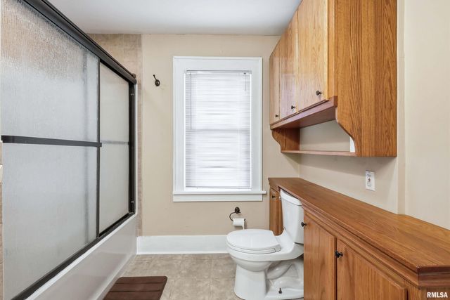 2440 CAREY Avenue, Davenport, IA 52803