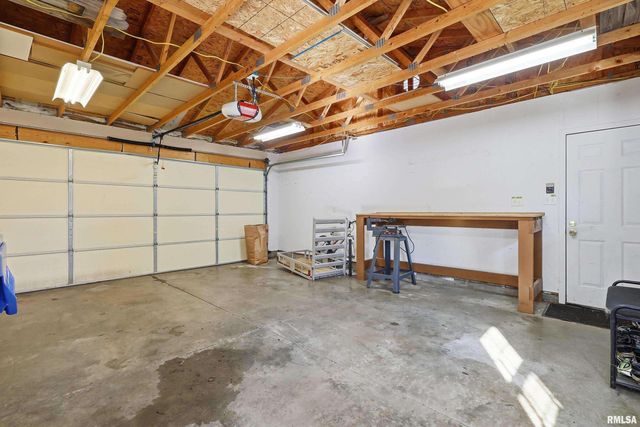 2440 CAREY Avenue, Davenport, IA 52803