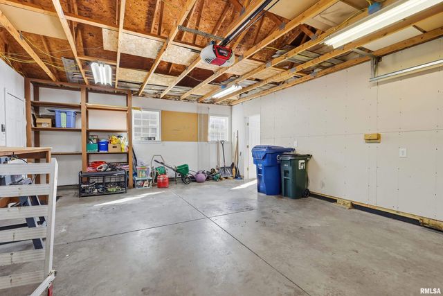 2440 CAREY Avenue, Davenport, IA 52803