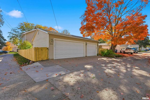 2440 CAREY Avenue, Davenport, IA 52803