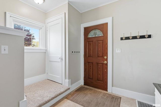 2440 CAREY Avenue, Davenport, IA 52803