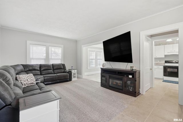 2440 CAREY Avenue, Davenport, IA 52803