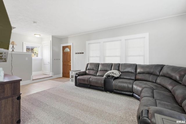 2440 CAREY Avenue, Davenport, IA 52803