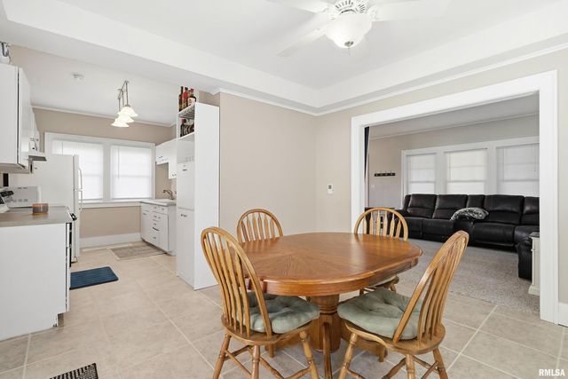 2440 CAREY Avenue, Davenport, IA 52803