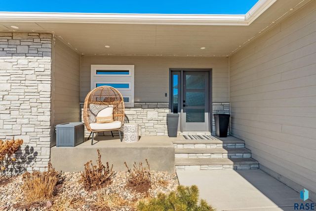 8204 E Wicker Ct Court, Sioux Falls, SD 57110