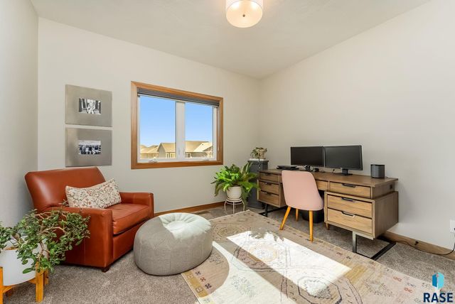 8204 E Wicker Ct Court, Sioux Falls, SD 57110