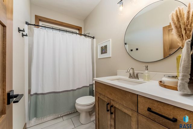 8204 E Wicker Ct Court, Sioux Falls, SD 57110