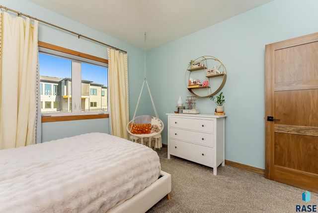 8204 E Wicker Ct Court, Sioux Falls, SD 57110