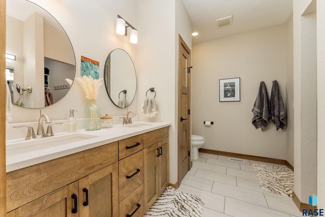 8204 E Wicker Ct Court, Sioux Falls, SD 57110