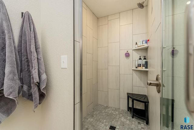 8204 E Wicker Ct Court, Sioux Falls, SD 57110