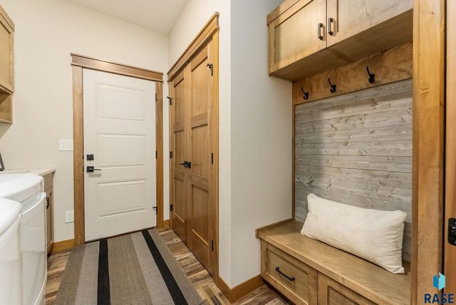 8204 E Wicker Ct Court, Sioux Falls, SD 57110