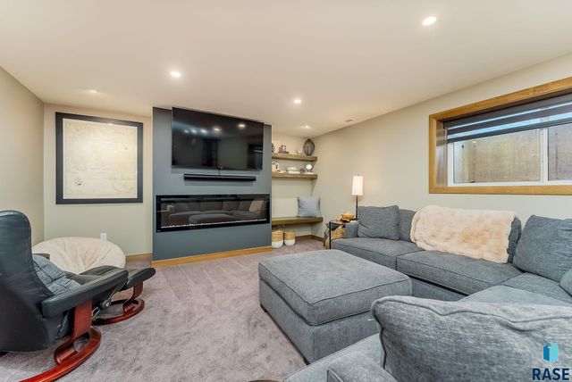 8204 E Wicker Ct Court, Sioux Falls, SD 57110