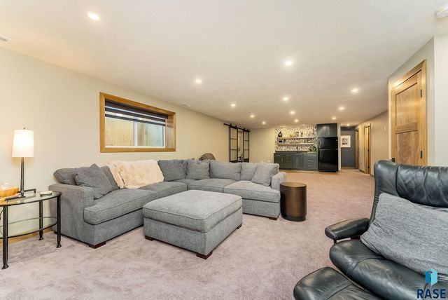 8204 E Wicker Ct Court, Sioux Falls, SD 57110