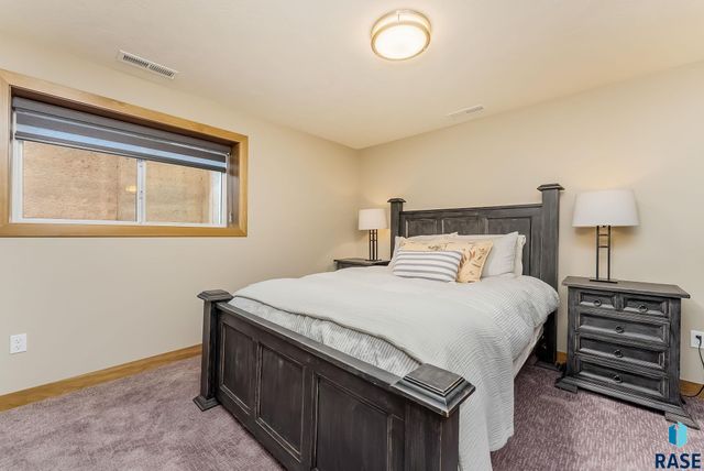 8204 E Wicker Ct Court, Sioux Falls, SD 57110