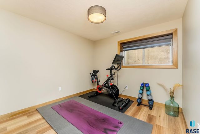 8204 E Wicker Ct Court, Sioux Falls, SD 57110