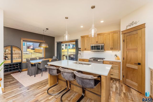 8204 E Wicker Ct Court, Sioux Falls, SD 57110