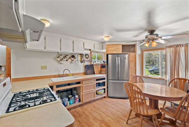 885 Plumtree Lane, Grants Pass, OR 97526