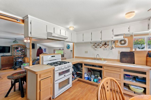 885 Plumtree Lane, Grants Pass, OR 97526