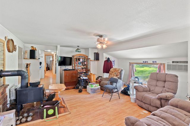 885 Plumtree Lane, Grants Pass, OR 97526