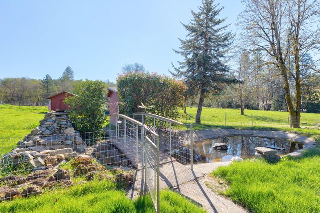 885 Plumtree Lane, Grants Pass, OR 97526