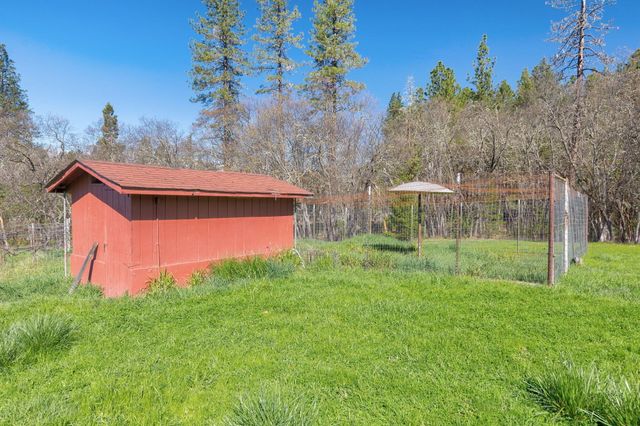 885 Plumtree Lane, Grants Pass, OR 97526