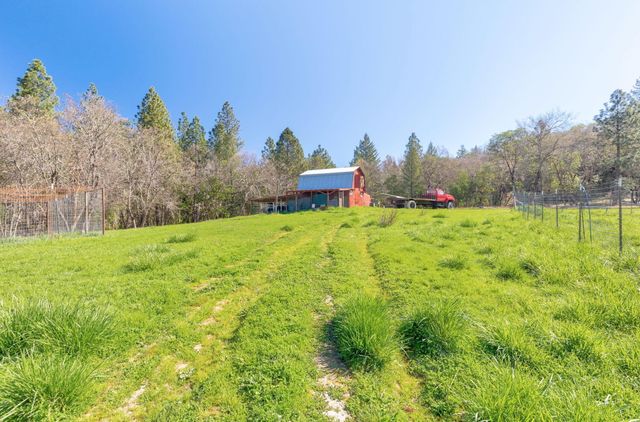885 Plumtree Lane, Grants Pass, OR 97526