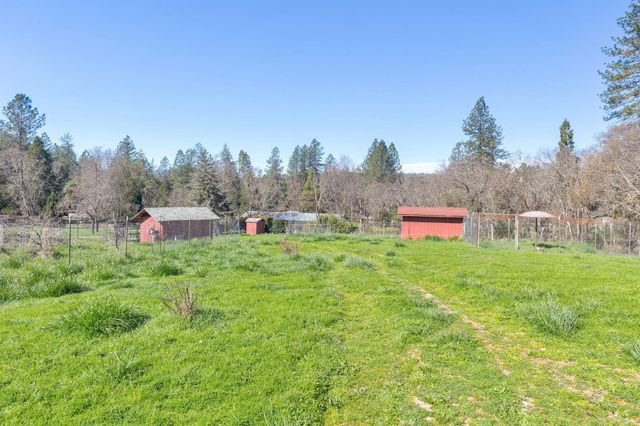 885 Plumtree Lane, Grants Pass, OR 97526